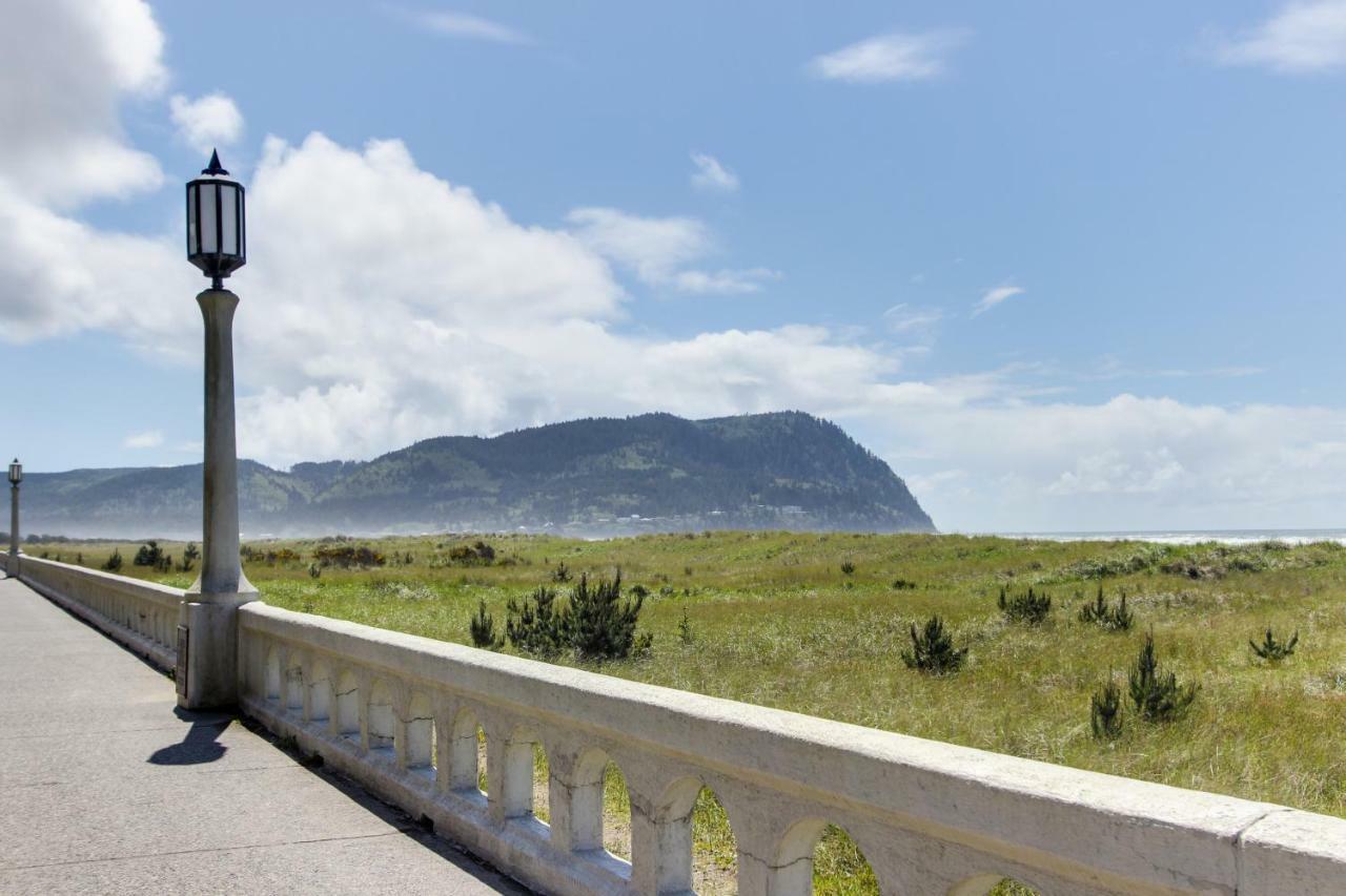 Apartamento Sand & Sea: Paradise On The Prom Seaside Exterior foto